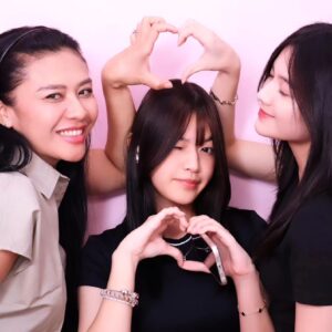 Choky Andriano Instagram - Buah Hatiku ❤️❤️❤️
@alyrinee @austrinnico @finley_georgio 
#love #my #family 
#fyp #mywife #mydaughter #mydaughter #boys