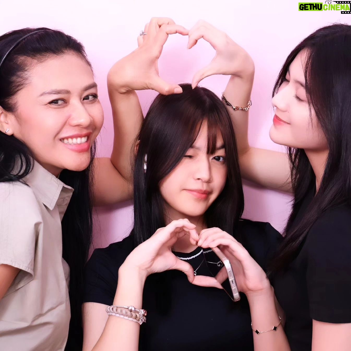 Choky Andriano - 7K Likes - Buah Hatiku ❤️❤️❤️
@alyrinee @austrinnico @finley_georgio
#love #my #family
#fyp #mywife #mydaughter #mydaughter #boys