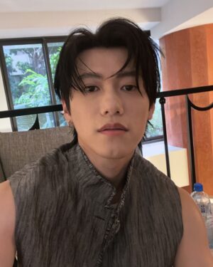 Chris Chiu Instagram - 祝「邱宇辰」出道七年快樂🎂🪽

大家的提醒，才發現七年前的今天，
是我用新名字，重新出發
也真沒想過這一路會有這麼多⋯心酸血淚？😂
謝謝這一路上幫助過我，陪伴過我，
阻礙過我，打擊過我的所有人
這些都是成為我在這一路上，滿滿的養份！
讓我可以用更好的狀態，遇到更好的妳們！

我會努力保持初心，好好，穩穩的往前走！
謝謝所有過去，現在支持我的妳們！

一起繼續往前走吧！一起再看更多美好的風景吧：）🍊

#邱宇辰
#祝我出道七年快樂
#一切都是最好的安排