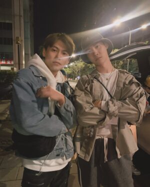 Chris Chiu Instagram - 7/27本來想在大庭廣眾下，
好好謝謝我熙！
但當下太多感觸了

在我過去跟現在，太重要時刻，都在的人就是他了！
一起經歷太多，運動會，私下大大小小生活
所有秘密，他都知道，在他面前，我是透明的，
也只有在他面前，我可以自在做自己，甚至裸體都沒關係，但他會尖叫哈哈哈哈！罵我有病🤣

聽說在見面會台上，他哭了，在我講感想的時候，我後來才知道，我想因爲他也是知道，這過程，我到底經歷了些什麼，才一路努力的走到大家面前！

當初知道有見面會，我馬上跟公司說，我要熙來！只要他
他也二話不說馬上答應！因為他知道我需要他！有他在的幸福感是加倍的🍊

所以我想要有任何開心的時刻，見重要的大家時候，我都希望他在，因為我也想把最好最愛的他，介紹給大家，也希望大家愛他🧡

Love U 熙🍊🧡
@siahoxi 
好肉麻，但我喜歡🤣🤣

#夏和熙
#最新色CHRISCHIU已在他手上了熱的