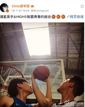 Chris Chiu Instagram - 很「重」要的連先生

又是聊到ㄧ個天南地北

@hsiang_5208 

#舊金山美容院
#附上ㄧ張8年前的今天