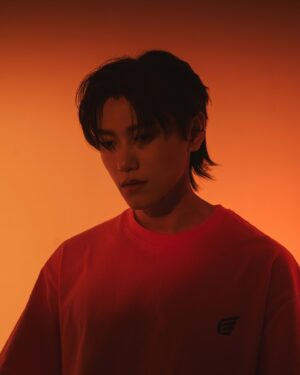 Chris Chiu Instagram - 久等了🍊明天中午12：00準時接生！🪽
現在心情很緊張，有點慢慢可以體會小孩出生的感覺了

@chrischiu1010_official 

12:00 P.STAR官網及CHRISCHIU小紅書同步上線

#mo醬這自拍技術可以