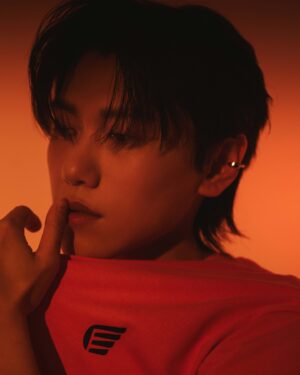 Chris Chiu Instagram - 久等了🍊明天中午12：00準時接生！🪽
現在心情很緊張，有點慢慢可以體會小孩出生的感覺了

@chrischiu1010_official 

12:00 P.STAR官網及CHRISCHIU小紅書同步上線

#mo醬這自拍技術可以