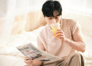 Chris Chiu Instagram - 久違短髮🍊

狼尾沒了

喜歡短髮還長髮？

@mixture.accessory 
Hair&make up @laku_lee 
Style @vvvvvvvvvvv41