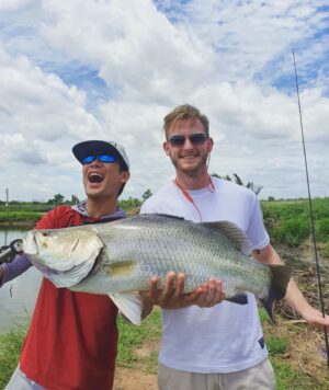 Chris Jonathan Roy Chaafe Instagram - เห้อออ มาถึงผมก็ได้กระพง size ใหญ่เลย เก่งจริงๆ 🤣🤣 
#Sunday #instagood #instagram #fishing #chill #สมคริส