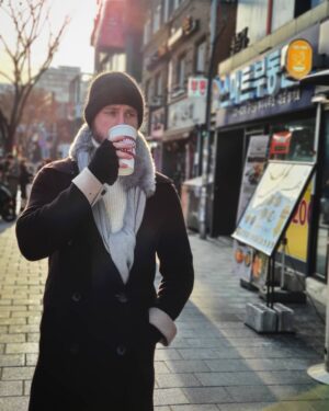 Chris Jonathan Roy Chaafe Instagram - Afternoon coffee ☕
#korea #seoul  #coffee #travel #cold #winter
