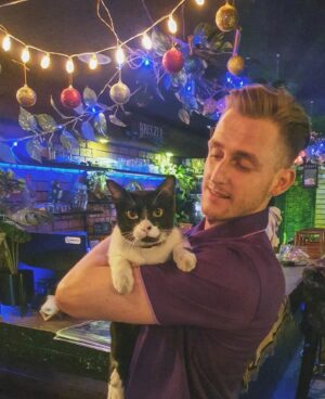 Chris Jonathan Roy Chaafe Instagram - โคตรเท่ห์!!!! ..... ผมหมายถึง ชื่อแมวนะครับ น้องชื่อโคตรเท่ห์ 🤣
#แมว #cat #instagram #instagood #fridaynight
