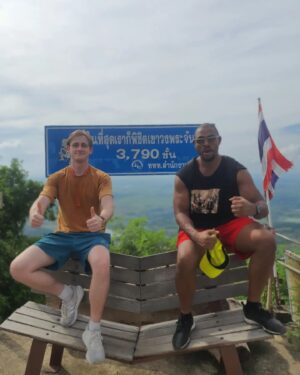 Chris Jonathan Roy Chaafe Instagram - ขึ้นเขาวงพระจันทร์ #Sundaytrip