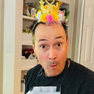 Chris Klein Instagram - Isla- “Daddy will you hold my Birthday Princess Crown?”
Me- “You Betcha!!!”
Happy Birthday 3 year old!
I 💗U.