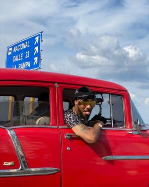 Chris Smalls Instagram - New Film 🎥 🚨🍿Premieres Tomorrow on @bellyofthebeastcuba 🇨🇺 YouTube  Channel 

cuba si bloqueo no viva CUBA! ✊🏽

“One person’s life is worth millions of times more than all the properties of the richest man on earth” -CHE 

#endtheembargo