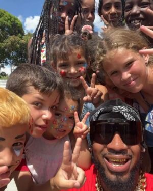 Chris Smalls Instagram - New Film 🎥 🚨🍿Premieres Tomorrow on @bellyofthebeastcuba 🇨🇺 YouTube  Channel 

cuba si bloqueo no viva CUBA! ✊🏽

“One person’s life is worth millions of times more than all the properties of the richest man on earth” -CHE 

#endtheembargo