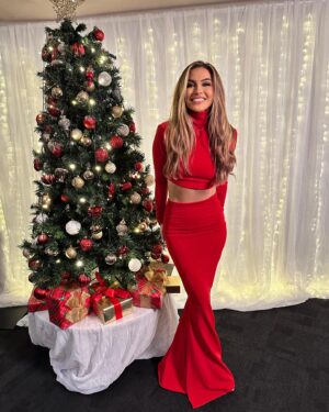 Chrishell Stause Instagram - MERRY CHRISTMAS! It’s Christmas here in Australia 🥰🎄Hope you guys have the best holidays-sending so much love to you & yours! 😘😘

Happy they raised so much last night for this great charity @carolsbycandlelight_aus @visionaustralia ♥️🙌