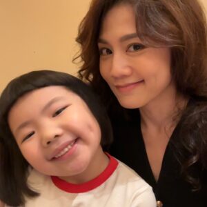 Chrissie Chau Instagram - 獨特嘅Selfie🤳🏻角度  @lucy.is.good @becarefullee

#lucy #cute #lovely #selfie #kl #malaysia 
#我哋都有酒粒架