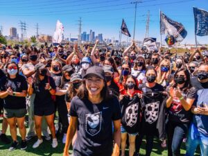 Christen Press Instagram - I love you LA! Thanks for bringing me home 🖤 @weareangelcity @acfcstreet @nwsl_la @mosaic1781 @acpandemonium @ac_valkyries