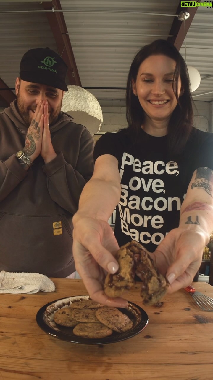 Christian Petroni - 5.5K Likes - a perfect chocolate chip cookie w/ @thepurplespoon
*support local small businesses
whenever you can xo
