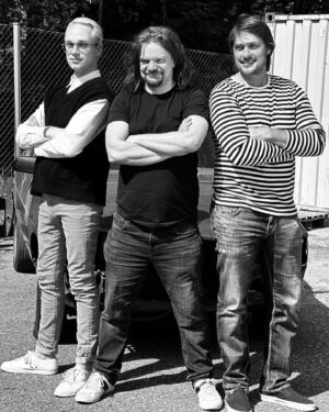 Christoffer Strandberg Instagram - Top Gear Suomi! 🚘
A dream come true. 
Opin eri automerkit ja mallit ennen kun opin kunnolla puhumaan. Aina kun mentiin äidin kanssa Helsinkiin ostoksille istuin takapenkillä ja luettelin kaikki automerkit ja -mallit, jotka tuli vastaan. Kaikki, jotka mut tuntee tietävät, että tuo intohimo ei ole millään lailla laantunut. Ja nyt maailman suurin Tv-ohjelma tulee Suomeen ja mä pääsen tutkimaan, leikkimään ja seikkailemaan autoilla. Ja missä porukassa! Tapasin Teemun ja Ismon ekaa kertaa kuvauspaikalla viime viikolla ja hommahan lähti heti käsistä. 
Keväällä 2024 näette miten käy, Nelosella ja Ruudussa.
This is gonna be epic! 

@topgear @nelonen @ruutu @sel8nneteemu @ismocomedy @rabbit_films #topgearsuomi