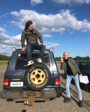 Christoffer Strandberg Instagram - Top Gear Suomi! 🚘
A dream come true. 
Opin eri automerkit ja mallit ennen kun opin kunnolla puhumaan. Aina kun mentiin äidin kanssa Helsinkiin ostoksille istuin takapenkillä ja luettelin kaikki automerkit ja -mallit, jotka tuli vastaan. Kaikki, jotka mut tuntee tietävät, että tuo intohimo ei ole millään lailla laantunut. Ja nyt maailman suurin Tv-ohjelma tulee Suomeen ja mä pääsen tutkimaan, leikkimään ja seikkailemaan autoilla. Ja missä porukassa! Tapasin Teemun ja Ismon ekaa kertaa kuvauspaikalla viime viikolla ja hommahan lähti heti käsistä. 
Keväällä 2024 näette miten käy, Nelosella ja Ruudussa.
This is gonna be epic! 

@topgear @nelonen @ruutu @sel8nneteemu @ismocomedy @rabbit_films #topgearsuomi