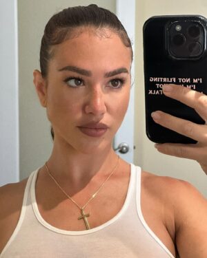 Chrysti Ane Instagram - SOS 🪫 <- me when I go out in public and the public is there.