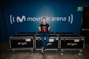 Chuck Comeau  Instagram - Muchas Gracias, Bogotá! 💛💙❤️

So grateful for the extraordinary life we get to have traveling the world, visiting beautiful places and playing music for you. 

I wouldn’t trade it for anything else in the world. 🙏🙏🙏

Colombia, we will be back and it won’t take another 12 years! Gracias for the best night! 🇨🇴🤩🤘

📸: @annaleemedia