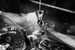 Chuck Comeau  Instagram - B&W in Brazil! 🤍🖤🇧🇷

Every single show here has been magical. I’m so glad to finally be back here. It feels like home and I’m loving every minute! Can’t wait for Rio and Belo Horizonte! 💚💛🤘

📸: @annaleemedia