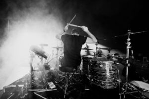 Chuck Comeau  Instagram - B&W in Brazil! 🤍🖤🇧🇷

Every single show here has been magical. I’m so glad to finally be back here. It feels like home and I’m loving every minute! Can’t wait for Rio and Belo Horizonte! 💚💛🤘

📸: @annaleemedia