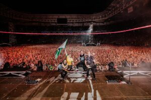 Chuck Comeau  Instagram - Brasil!!! 🇧🇷🇧🇷🇧🇷🥺🥺🥺

Eu te amo para sempre! ❤️❤️❤️

Headlining @iwannabe.tour at @allianzparque in São Paulo was what dreams are made of. 🤩🤩🤩

Muito, Muito Obrigado to every single fan who was there last night and to everyone in Brazil who has supported our band since the first time we came here back in 2005! 🙏🙏🙏

This was our tenth time here in your beautiful country and I can promise you we will never stop COMING TO BRAZIL! 🫶

See you tonight in Curitiba! 🤘⚡️🤘