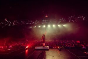 Chuck Comeau  Instagram - Sydney!! You were amazing! 🤘🙏❤️🇦🇺

Thank you for making us feel so welcome. Can’t wait for night 2 next week! 🤩🤩🤩

Brisbane, are you ready for the show tonight? 

📸: @skylerbarberio