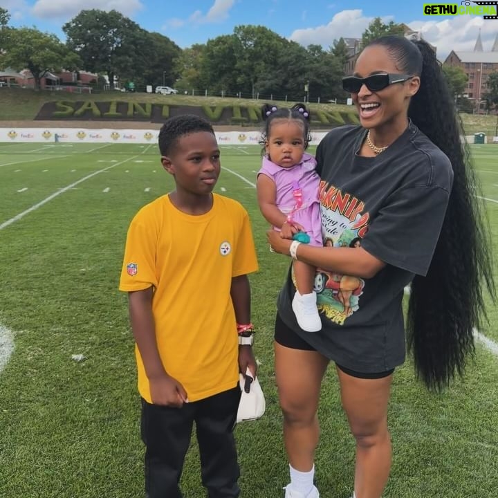 Ciara - 739.7K Likes - The moments that filled my cup on the in between. #TourLife❤️