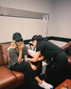 Ciara Instagram - The moments that filled my cup on the in between. #TourLife❤️