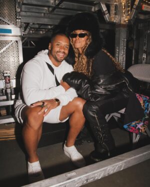 Ciara Instagram - Tour Family Dump 🫶🏽