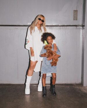 Ciara Instagram - Tour Family Dump 🫶🏽
