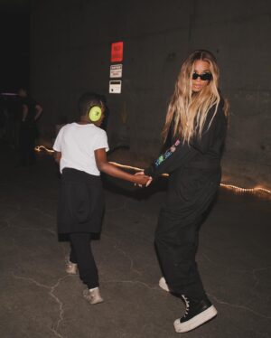 Ciara Instagram - Tour Family Dump 🫶🏽