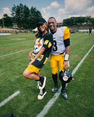 Ciara Instagram - The moments that filled my cup on the in between. #TourLife❤️