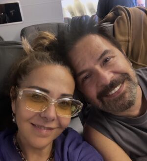 Çiçek Dilligil Instagram - Şarkı anlatıyor 😘 @boraoztoprak İyi yorulduk bu sezon. Biraz dinlenme vakti ..