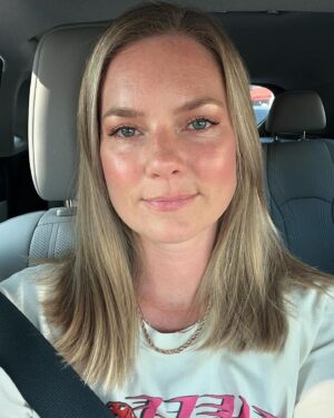 Cindy Busby Instagram - Happy Monday you beautiful beings! 😄😜
💖✨💖✨💖