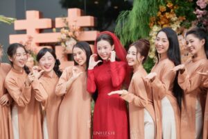 Cindy Diễm Mii Instagram - Hạnh phúc trọn vẹn nha cô dâu của em ơi 💕
Quá xinh đẹp rồi cô dâu @miduofficial 👰‍♀️👰‍♀️
Dàn bê tráp hùng hậu quá điiii
