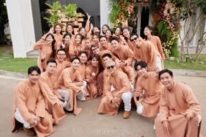 Cindy Diễm Mii Instagram - Hạnh phúc trọn vẹn nha cô dâu của em ơi 💕
Quá xinh đẹp rồi cô dâu @miduofficial 👰‍♀️👰‍♀️
Dàn bê tráp hùng hậu quá điiii
