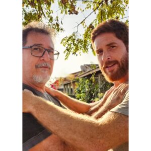 Cirillo Luna Instagram - No domingo passado te liguei bufando, pra falar sobre um “não entendimento” meu, com as curiosidades, as formas de comunicação e alguns “recados” de Deus. Você falou por uns 30 minutos sobre suas experiências com ele. Eu escutei, acalmei e  compreendi. 
  Obrigado por, além de tudo, continuar sendo um porto seguro! 
  Feliz dia dos Pais! ❤️