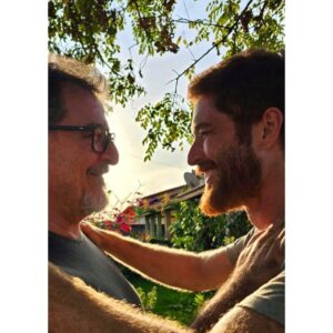 Cirillo Luna Instagram - No domingo passado te liguei bufando, pra falar sobre um “não entendimento” meu, com as curiosidades, as formas de comunicação e alguns “recados” de Deus. Você falou por uns 30 minutos sobre suas experiências com ele. Eu escutei, acalmei e  compreendi. 
  Obrigado por, além de tudo, continuar sendo um porto seguro! 
  Feliz dia dos Pais! ❤️