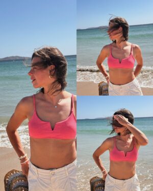 Clara Alvarado Instagram - qué tendrá el mar?! qué tendrá esa línea en el horizonte que tantas preguntas nos lanza desde la quietud más absoluta? Son tantas las reflexiones que afloran con cada contacto con la arena y el agua al pasear… muchas en el plano imaginario pero muchas otras en el real. Pasear mirando el mar definitivamente es pura terapia y vitamina para el ALMA. Qué suerte vivir en un país con tantísima costa así que escápate a la playa si tienes oportunidad porque las ideas se aclaran y los problemas se encaran. Confía 🤍🙏🏼🌊🌞 

os deseo un feliz primer finde de Agosto 🦁💦

PD. Si me queréis dejar por aquí playas bonitas para pasear son más que bienvenidas y preparo una lista <3 gracias familia :)) (o por DM si queréis mantenerlo en secreto 🤫🫶🏻, prometo no desvelarlas). 

BESO GIGANTE!!