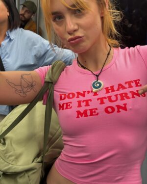 Clara Galle Instagram - Don’t hate me it turns me on 🫐😎