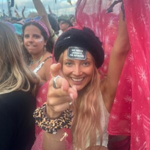 Clara Paget Instagram - Can’t see mi face…BalaClara🥷🪨🌈🦥🫨🦄🌞👐👁️🧚‍♀️🐆🤲 to one of my oldest, most loyal, consistent, silliest and kindest friends @glastofest I LOVE YOU x