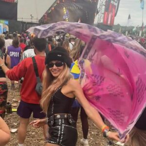 Clara Paget Instagram - Can’t see mi face…BalaClara🥷🪨🌈🦥🫨🦄🌞👐👁️🧚‍♀️🐆🤲 to one of my oldest, most loyal, consistent, silliest and kindest friends @glastofest I LOVE YOU x