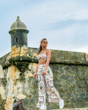 Clarissa Molina Instagram - Ya en la isla del encanto 🇵🇷 @premiosjuventud 🔥🔥 

No se lo pierdan este jueves 25 a las 7pm por @univision ! 

Styled @edgar.style 🫶🏼