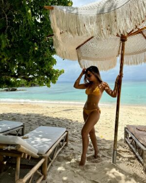 Clarissa Molina Instagram - La mejor escapadita @cayolevantadoresort 😍✨ es un paraíso total. ♥️ Quedé totalmente enamorada! 

Cuál de estos dos ‘beach look’ de @aguacate.boutique les gusta más? 😍

Loading more content soon! 🎥📸