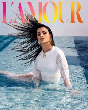 Clarissa Molina Instagram - Portada para @l.amourmagazine ✨ 
Una sesión muy especial la cual se hizo en la novia del atlántico, Puerto Plata. ☀️🌴🌊

Interview: @armandkosta 
Photography: @themichael_j 
MUA: @jaimemakeupoficial 
Hairstylist: @jarolhair 
Wardrobe stylist: @persioamadiz   
Creative Direction: @miguelgonzalez24_
PR: @marisabatella @ms_communications
Production: @handzdirtypr   
Production Assistant: @danilso_balbuena 
Location: @casacolonialhotel 
Puerto Plata, Dominican Republic
Special thanks to Mileyka Brugal of @bluejacktar for accommodating the production team!