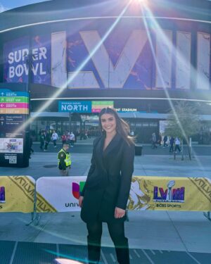Clarissa Molina Instagram - Súper Bowl LVIII nunca te olvidaré! 🏈♥️🤩

Sintonicen ahora por @univision !

Look @blancaelenamartinezf