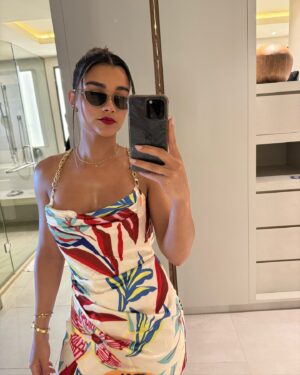 Clarissa Molina Instagram - ♥️Viviendo estos días en el paraíso de @vivecapcana 🇩🇴♥️
Solo puedo volver a decir, QUE HERMOSO MI PAÍS! 
Te amo RD! Que maravillosa la gente Dominicana, me siento muy orgullosa cada vez que alguien resalta al Dominicano por su personalidad única y memorable! 

De donde eres y de que te sientes orgulloso? 

💖 Look @docexiishoppe @jonathanestradanieves