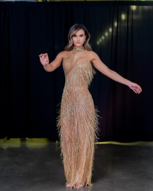 Clarissa Molina Instagram - Opening look para la gran noche de Premio Lo Nuestro✨

Styled by @ClaudiaFashions
Look @lazaromorejonlm
Hair and Make-up @geraldstylist
Joyas @charlielapson
Preparación corporal @bronzermiami @masajes_bymaria 
PR @ms_communications / @marisabatella 
Filmmaker @gicarlos27
