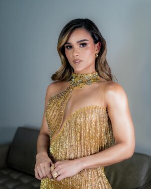 Clarissa Molina Instagram - Opening look para la gran noche de Premio Lo Nuestro✨

Styled by @ClaudiaFashions
Look @lazaromorejonlm
Hair and Make-up @geraldstylist
Joyas @charlielapson
Preparación corporal @bronzermiami @masajes_bymaria 
PR @ms_communications / @marisabatella 
Filmmaker @gicarlos27